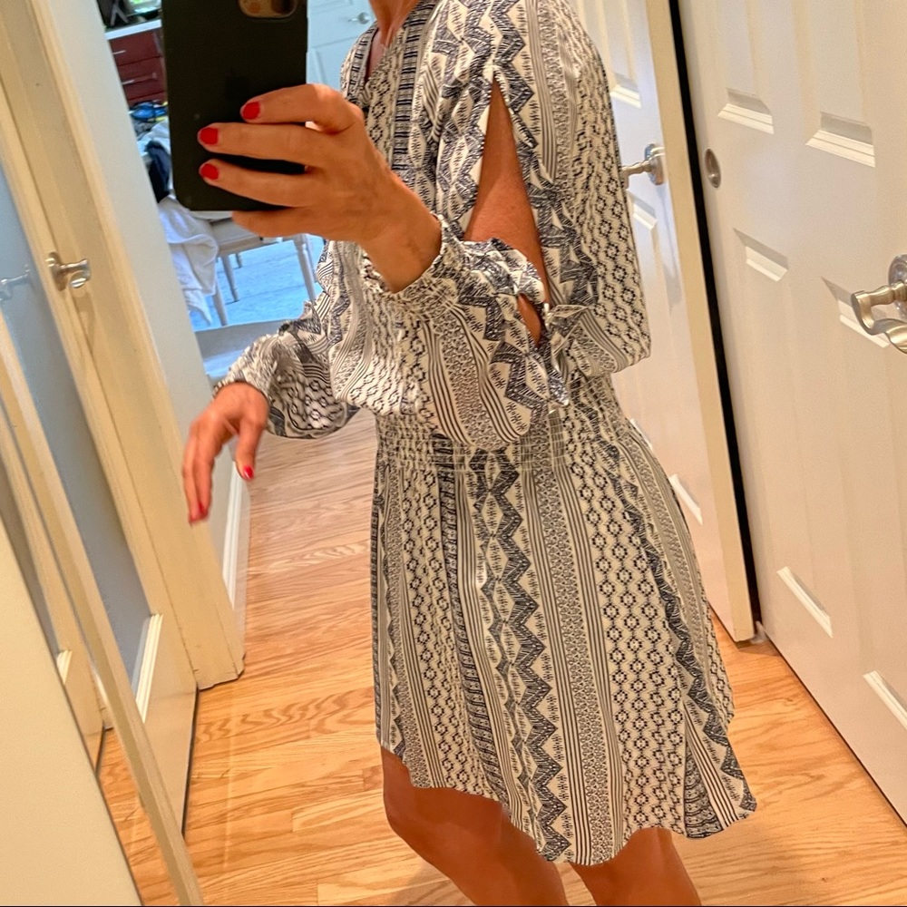 Blue and white sleeve cut off dress